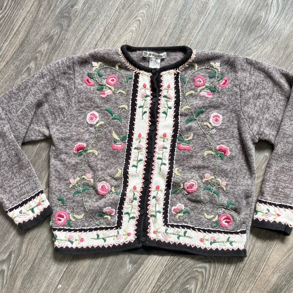 Vintage floral embroidered grey & black cardigan
